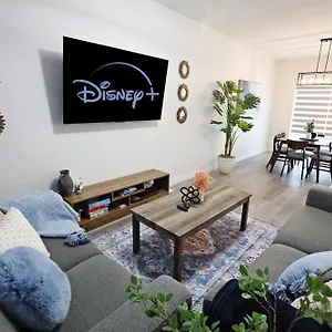  Holiday home Beautiful With 4 King Beds,airport,disney+ Canada